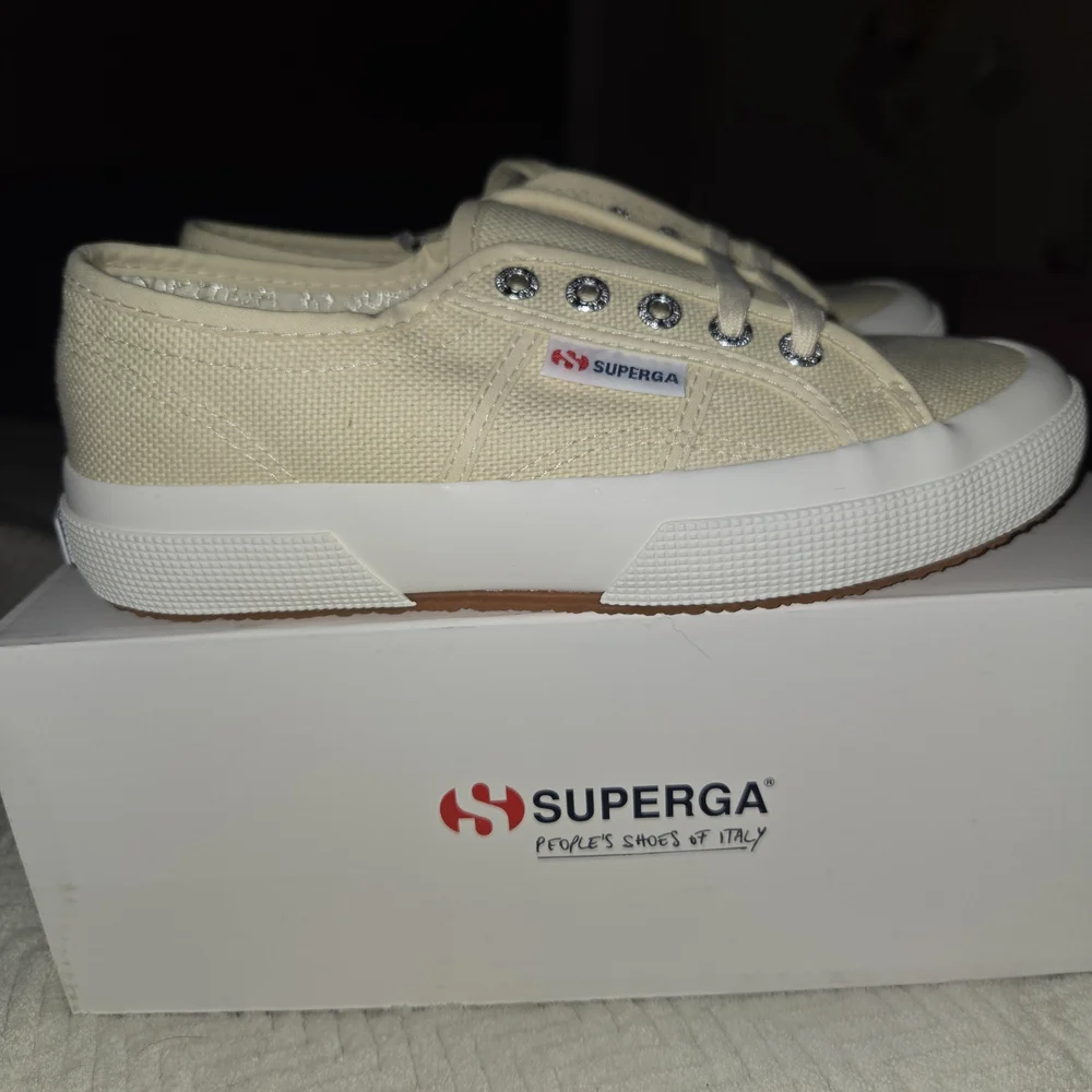 Woman Superga Classic Cream Canvas Sneakers - Picture 1 of 5